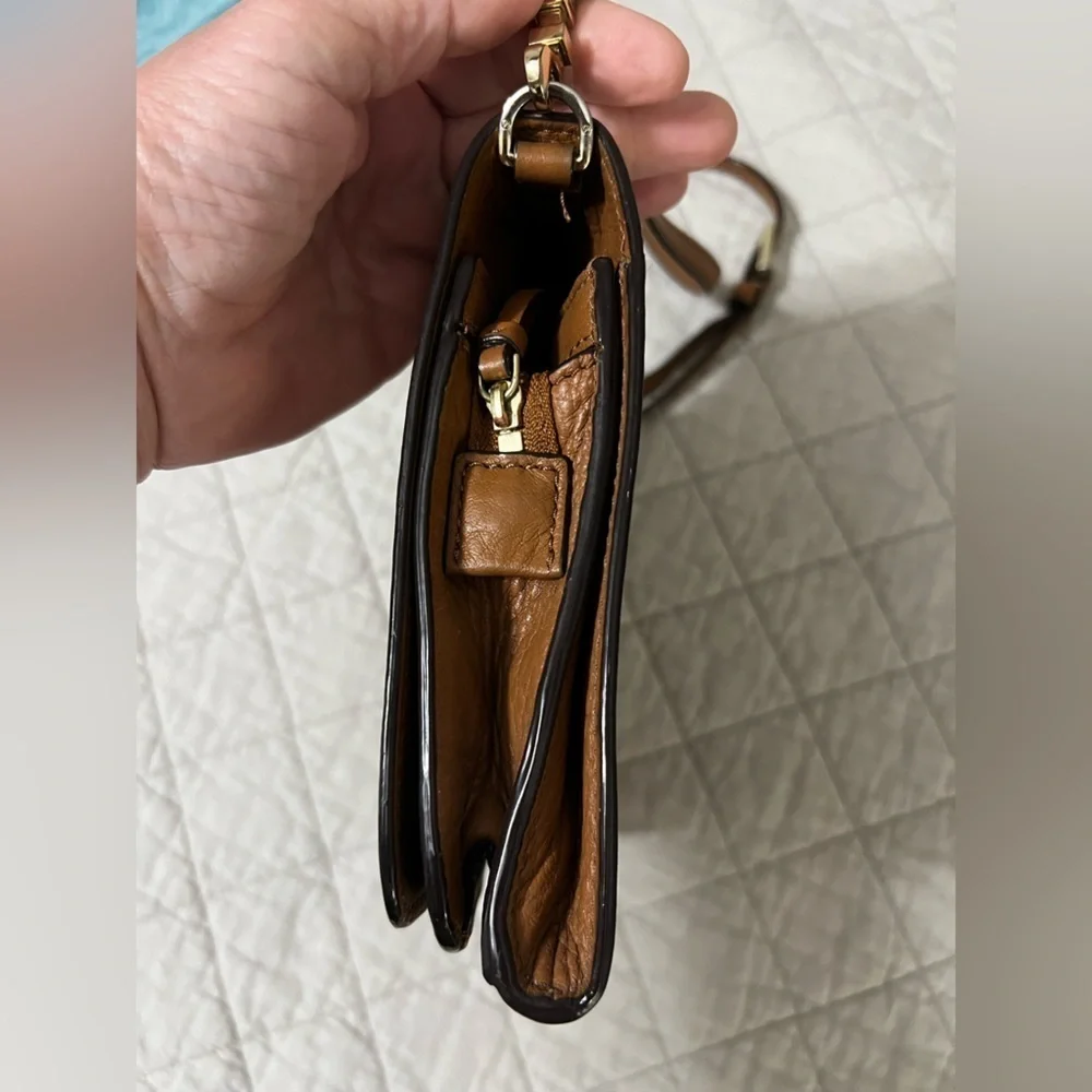 Tory Burch All T Crossbody In Bark Tan EUC  With Gold Tone Accents‎